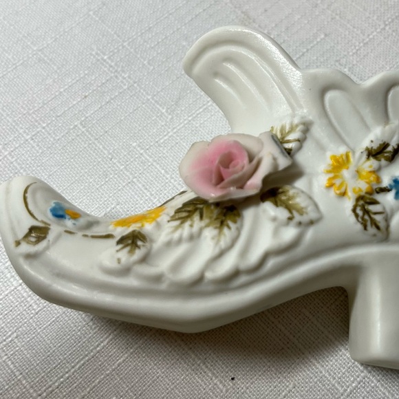 Vintage Floral Porcelain Shoe Figurines Set. Japan (2). Set of three - Picture 10 of 10